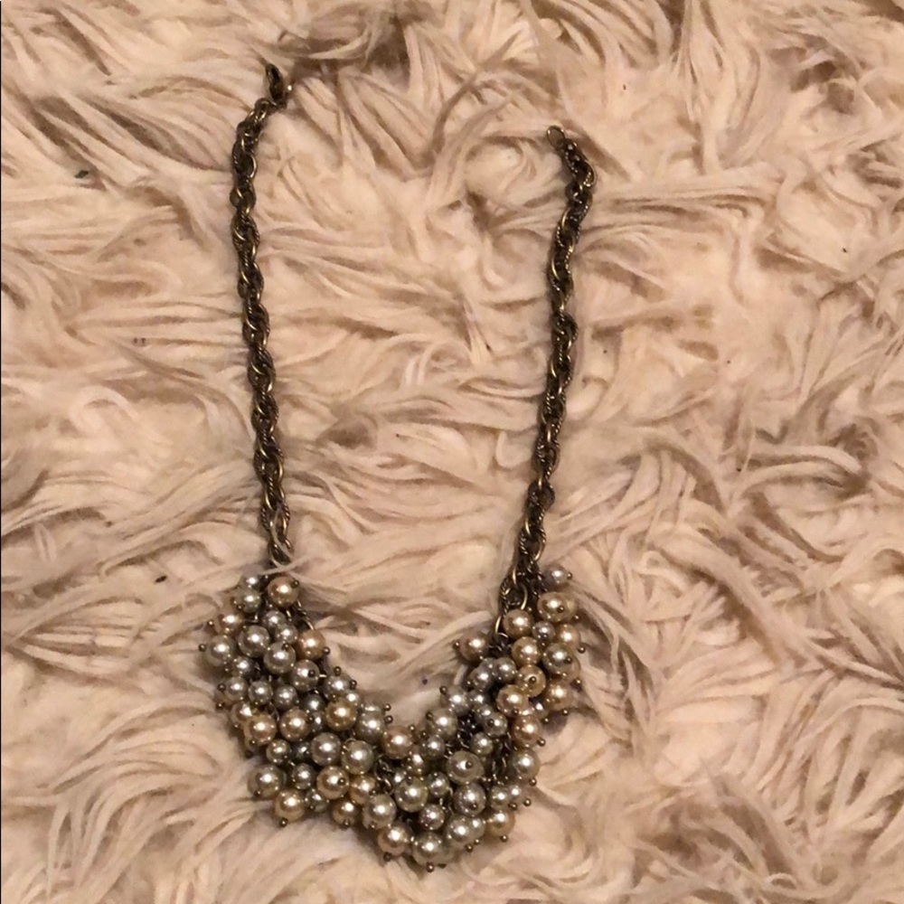 Silvery pearls necklace.